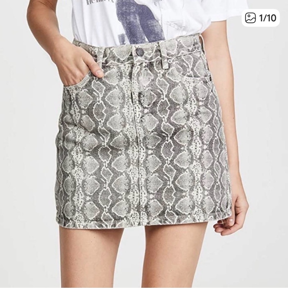 NWT Blank NYC gray cream The Jane snake print denim mini jean skirt size 29 B52
